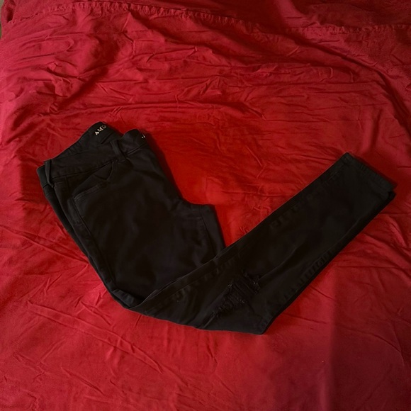 Women’s American Eagle Outfitters Black Super Stretch Ripped Knees  - Picture 2 of 4